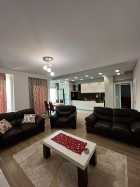 Apartament Gjini